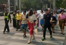 “ชุดไทย” ฟีเวอร์ คนกรุงอยากใส่ไปทำงาน แล้ว “ออเจ้า” เอาด้วยมั้ย?