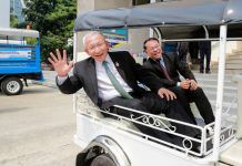 “รถตุ๊กๆ ไฟฟ้า”ฝีมือเด็กไทยจากม.หอการค้าฯ รมช.ศึกษาฯยังทึ่ง!