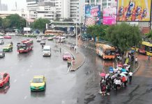 “มังคุด” มาแล้ว ทำฝนตกถล่มกรุง เช้านี้จราจรยังคล่องตัว