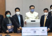 “อนุทิน” รับมอบเครื่อง Super Space Stertililizer ไว้ใช้สู้โควิดจาก“คิลิไม โฮลดิ้ง”