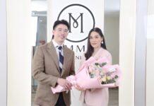“ปอ ณฐมน” ไม่ตกเทรนด์ศัลยกรรม รับช่อดอกไม้ขอบคุณจาก คุณหมอหนึ่ง EMMA CLINIC ทอล์กเปิดมุมมองการเสริมจมูกโคลสแบบฉบับ TEARDROP เอกลักษณ์เฉพาะบุคคล