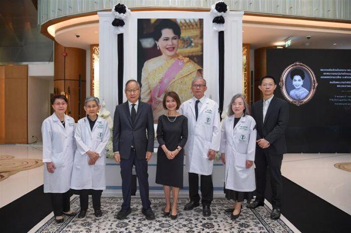 คณะผู้บริหารและแพทย์ รพ.บำรุงราษฎร์ 01