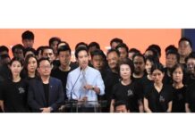 ศาลฎีกาแผนกคดีอาญาของผู้ดำรงตำแหน่งทางการเมือง รับคำร้อง คดี 44 สส.ก้าวไกล ปมแก้ ม.112 แต่ไม่ได้สั่งให้ 10 สส.พรรคประชาชนหยุดปฏิบัติหน้าที่ มีเงื่อนไขห้ามกระทำการในลักษณะที่ถูกร้องซ้ำ