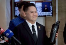 “วราวุธ” กระตุ้นรีไซเคิลพลาสติก ลดปัญหาขาดเม็ดพลาสติกนำเข้า เชิญชวนพกกระบอกน้ำส่วนตัว ลดใช้ขวด พร้อมนัดแถลงนโยบาย ก.อุตฯ 22 เม.ย.69