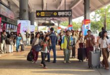 คึกคัก! บขส.เผยประชาชนทยอยเดินทางกลับภูมิลำเนาอย่างต่อเนื่อง คาดวันนี้ (10 เม.ย.69) สูงสุด 1.8 แสนคน ก่อนหยุดยาวสงกรานต์ พร้อมจัดรถโดยสาร-พนักงานขับรถ อำนวยความสะดวกอย่างเต็มกำลัง