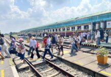 การรถไฟฯ เผยยอดผู้โดยสาร 13 เม.ย.69 แตะ 82,732 คน สายใต้แน่นสุด พร้อมเตรียมขบวนรถรองรับการเดินทางกลับกรุงเทพฯ 14-17 เม.ย.69 จัดขบวนรถเสริมพิเศษ-เพิ่มตู้โดยสารในขบวนรถประจำ