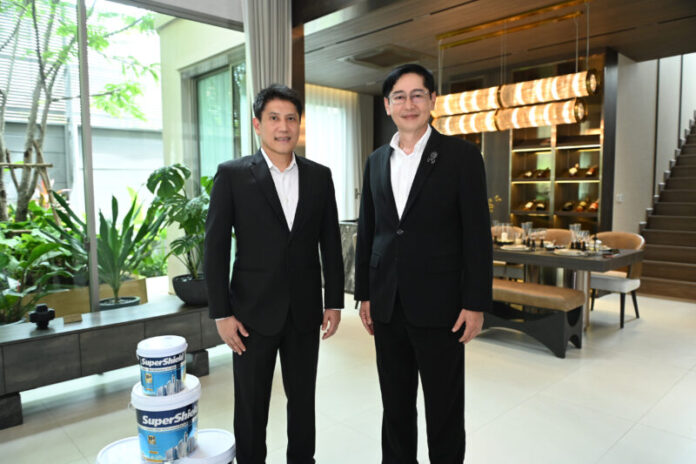 ภาพคุณจตุภัทร์ และคุณธีระ