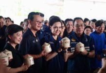 “ศุภจี” นำพาณิชย์ลุยบ้านแพ้ว สมุทรสาคร เร่งตั้งล้งชุมชนมะพร้าวน้ำหอมเพิ่ม 12 แห่ง เชื่อมตลาด-เพิ่มอำนาจต่อรองเกษตรกร