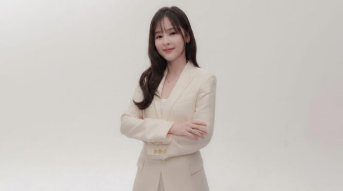 2. ออม-สุชาร์ มานะยิ่ง