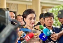 กระทรวงพาณิชย์รับมืออุทกภัย เร่งกระจายสินค้า–ประสานทหารขนส่งพื้นที่เข้าถึงยาก ย้ำถ้ามีจุดไหนที่ยังขาดอยู่ หรือมีจุดไหนที่เห็นราคาขึ้นผิดปกติ แจ้งได้ที่สายด่วน 1569