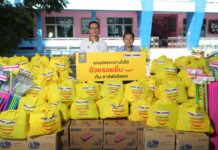 “คาร์ฟอร์แคช” เดินหน้าส่งต่อความห่วงใยผู้ประสบอุทกภัยในกรุงเทพฯ และสมุทรปราการ มอบถุงเติมรอยยิ้ม 300 ชุด พร้อมออกมาตรการพักชำระค่างวดสูงสุด 3 เดือน
